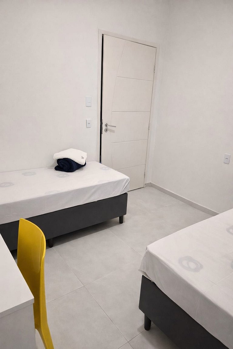 Quarto duplo com duas camas individuais