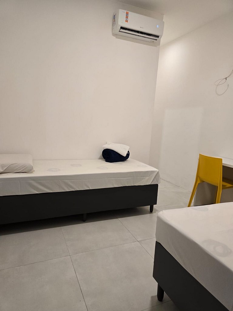 Quarto duplo com duas camas individuais