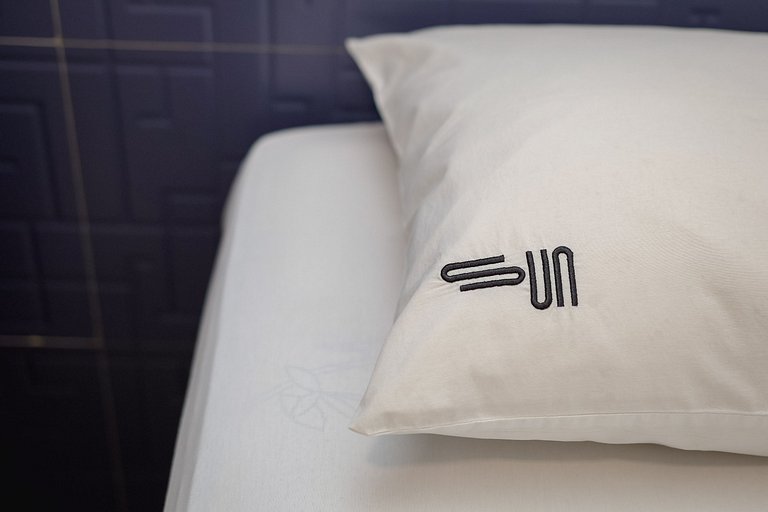 Quarto individual com uma cama de solteiro