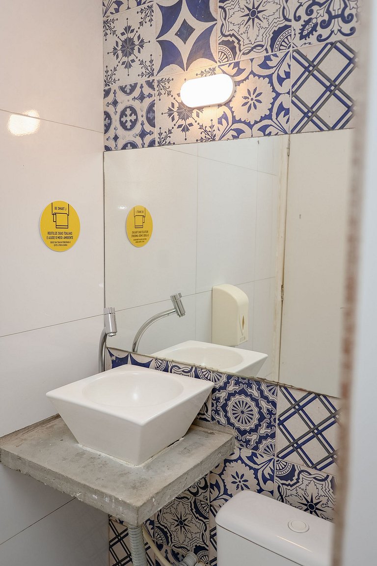 Quarto individual com uma cama de solteiro