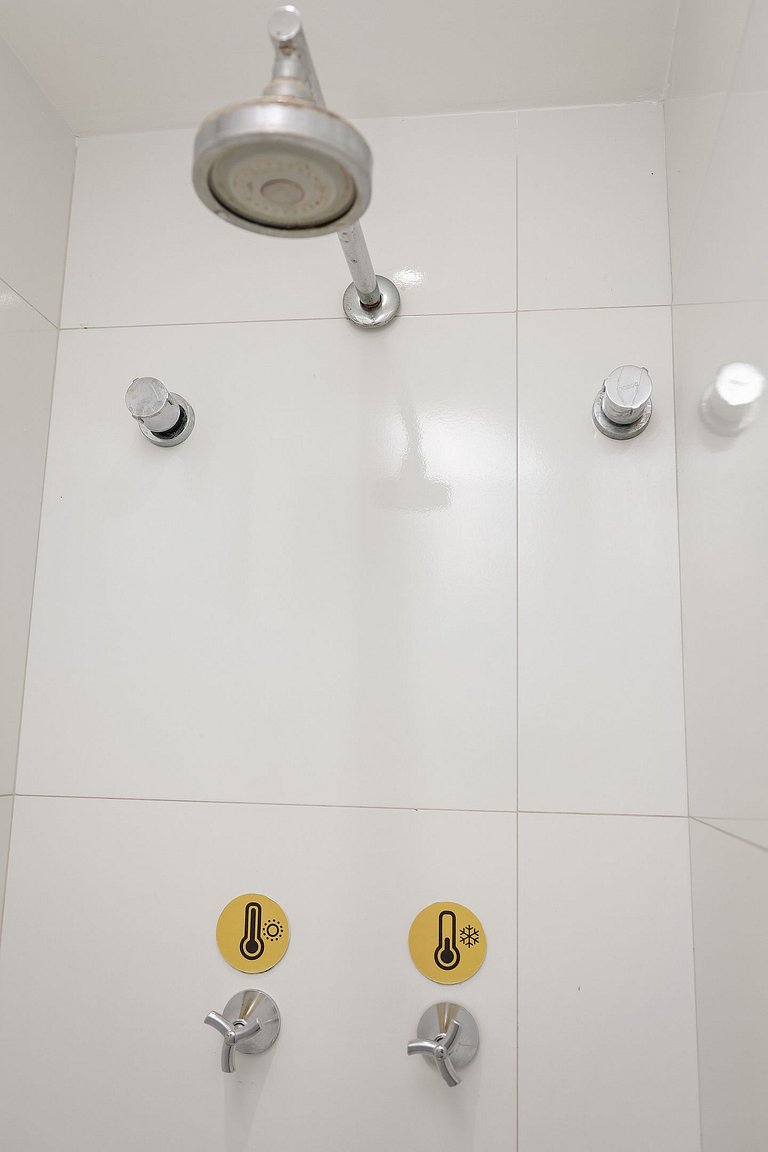 Quarto duplo com duas camas individuais